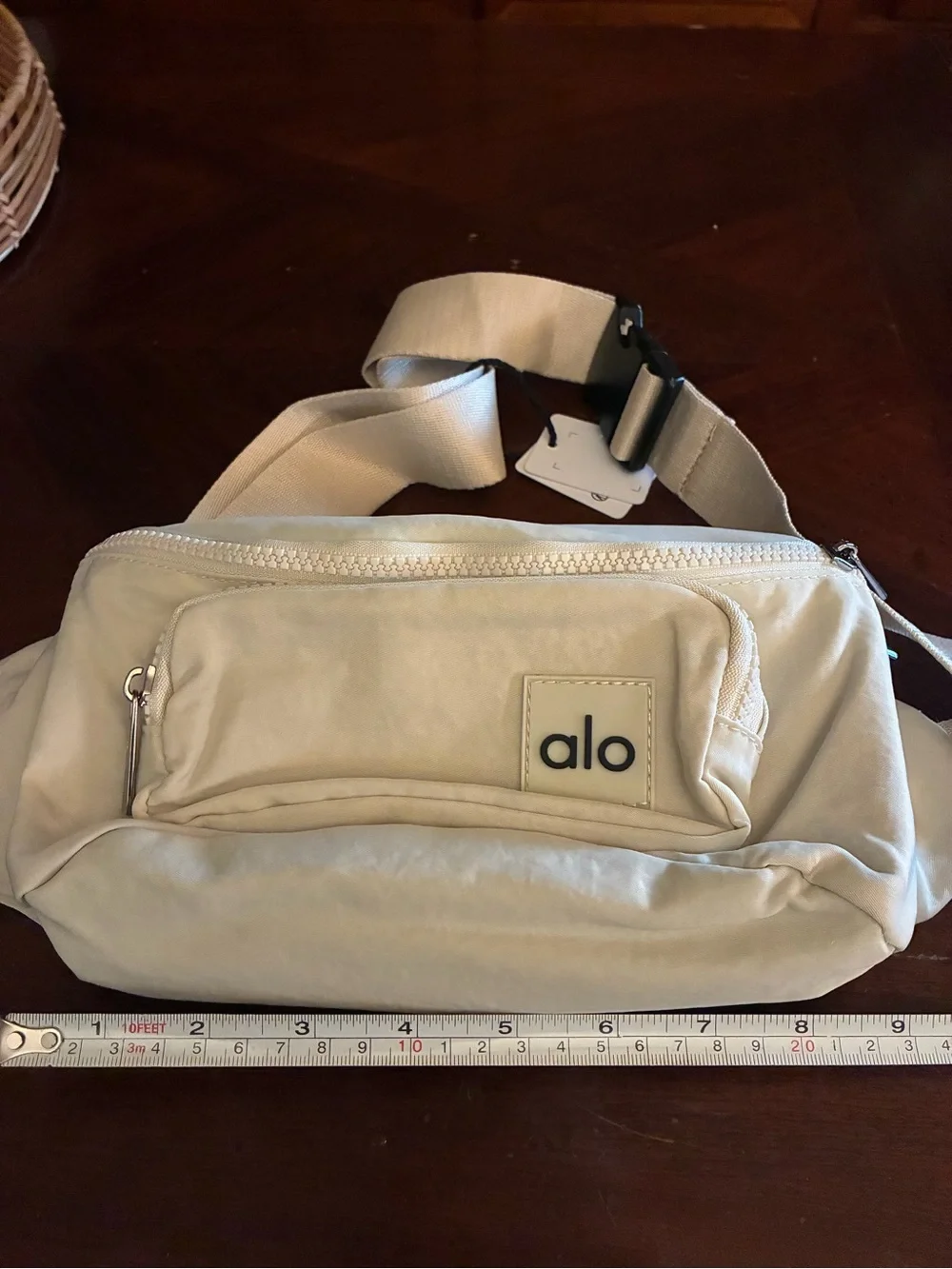 ALO Yoga Explorer Fanny Pack Belt Bag Crossbody Ivory/Cream